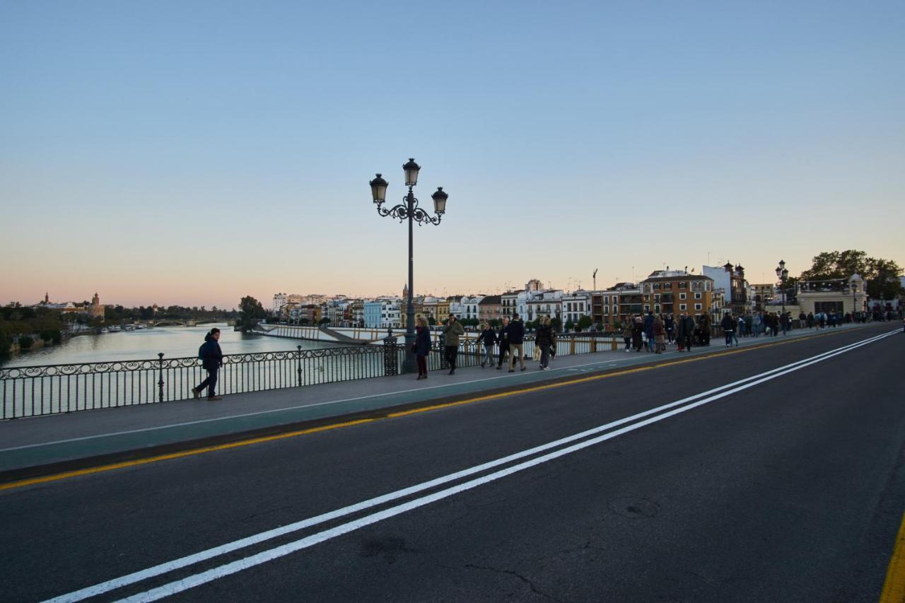 Betis Deluxe Riverside Sevilha Exterior foto